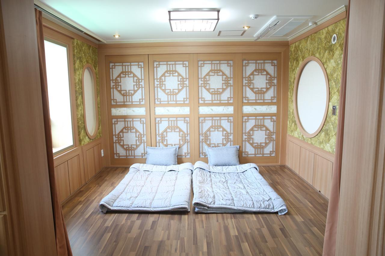 Uljin Grand Hotel Экстерьер фото